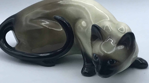 ceramic siamese cat